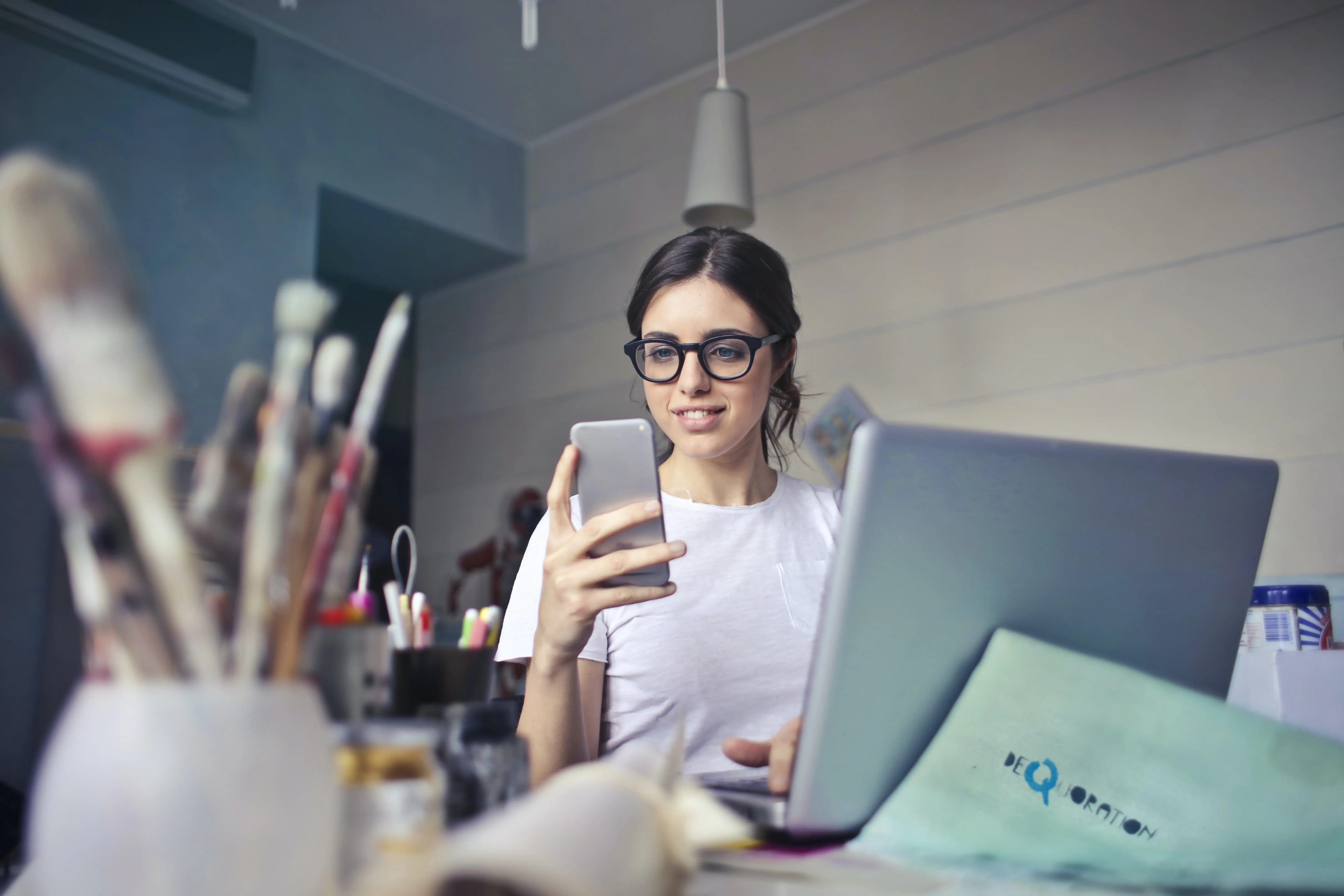 girl-with-phone