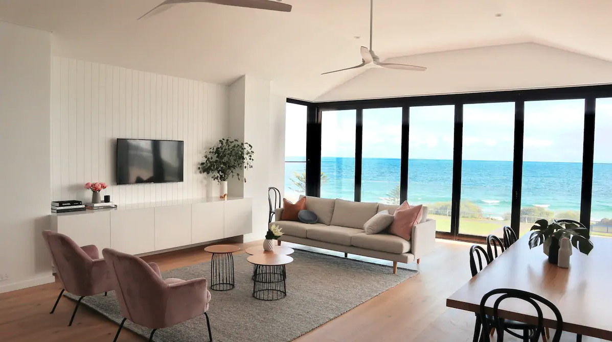 With the October long weekend fast approaching, we thought we would share the best AirBnb's Australia has to offer. Taking you all the way from Brisbane to Perth, we've compiled a list so magnificent, you'll be booking your next holiday in no time.