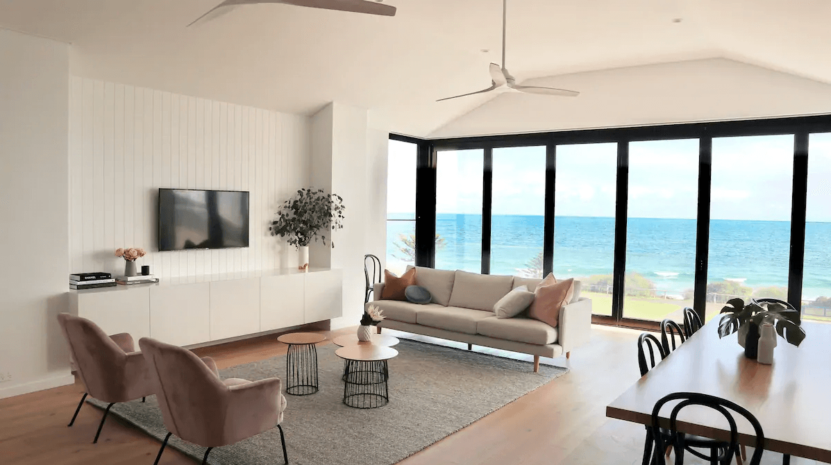 With the October long weekend fast approaching, we thought we would share the best AirBnb's Australia has to offer. Taking you all the way from Brisbane to Perth, we've compiled a list so magnificent, you'll be booking your next holiday in no time.