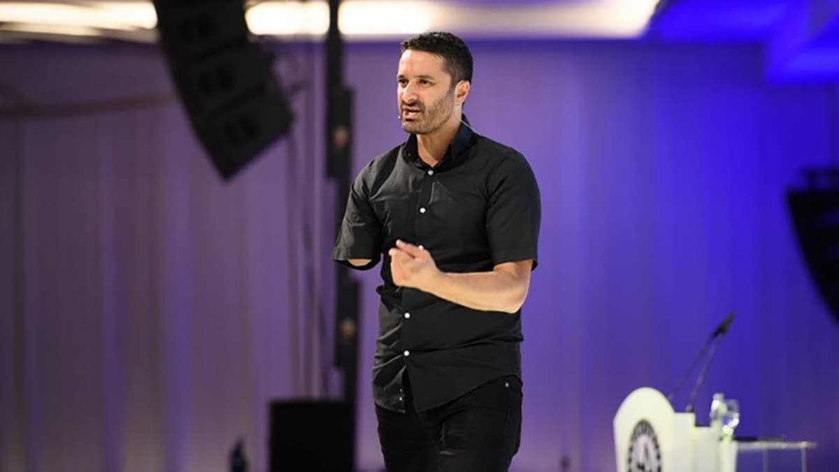 Global speaker shares 3 tips for establishing your voice as a leader