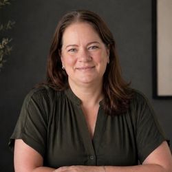 Beth Hall headshot