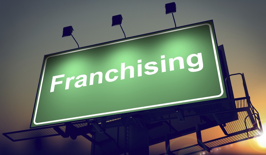 What should a franchisee expect from a franchisor?
