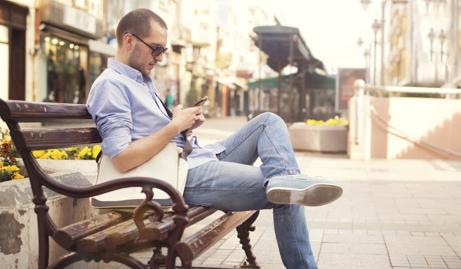 Most smartphone users notice outdoor advertising