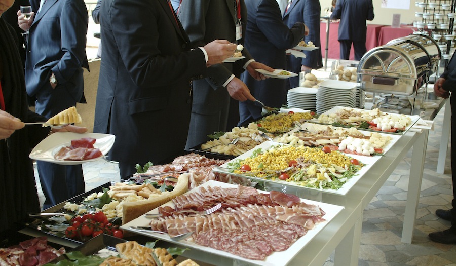 How much food do I need for a buffet? 5 tips for getting the quantity right at your next function