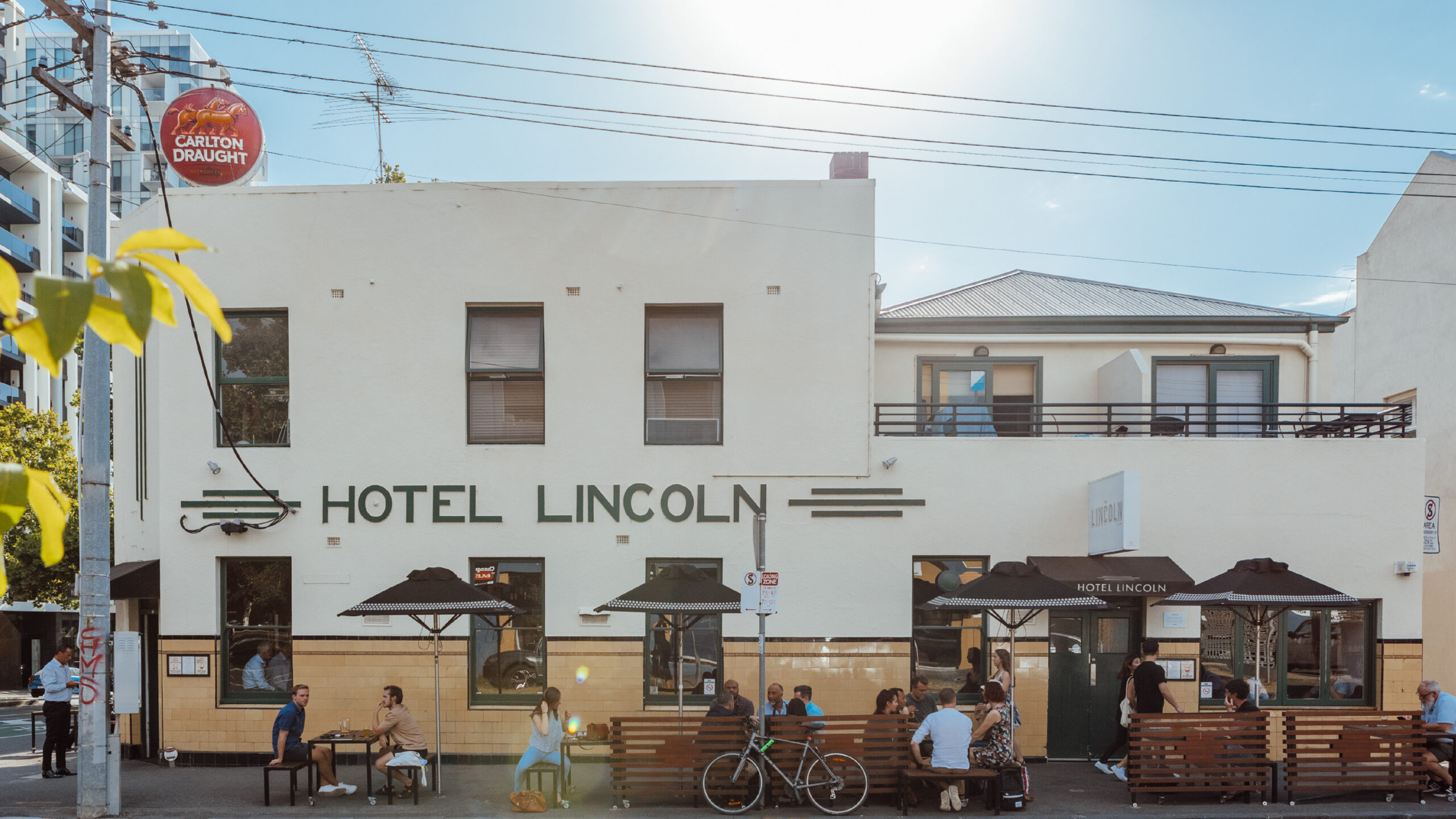 Melbourne pub owners provide meals for stood down employees