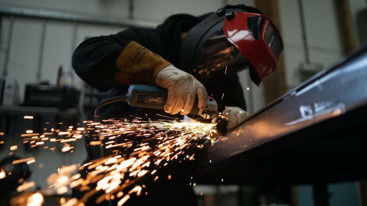 ‘Stand on own two feet’: Labor commits $1bn to improve Australian manufacturing