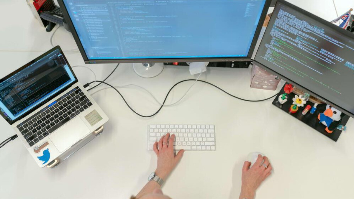 Experts predict tech surge in 2024 but warn of cost-cutting chill