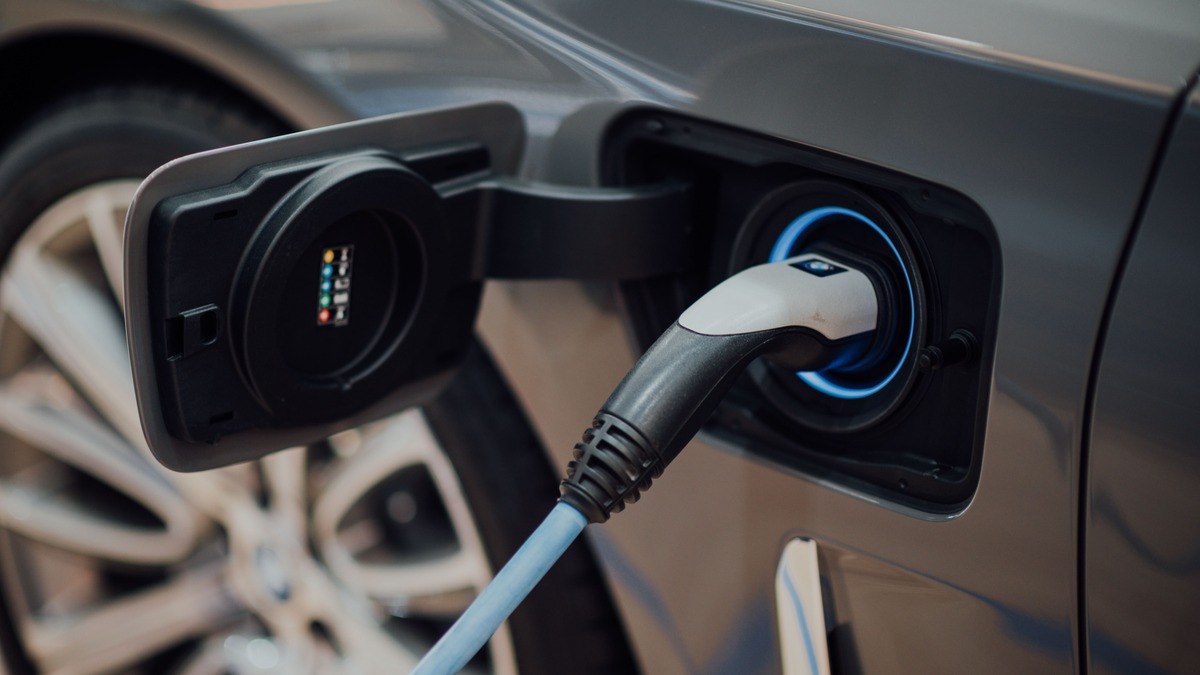 Aussies shatter electric vehicle sales records in 2023