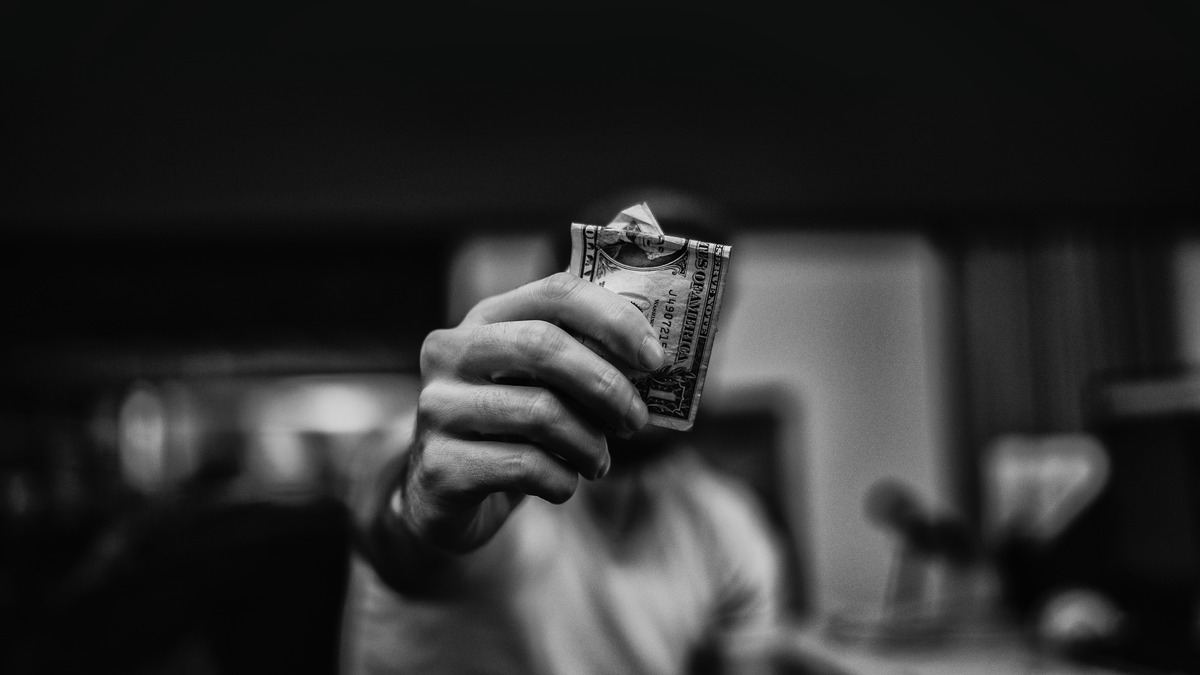 Commercial credit demand declines amid market uncertainty