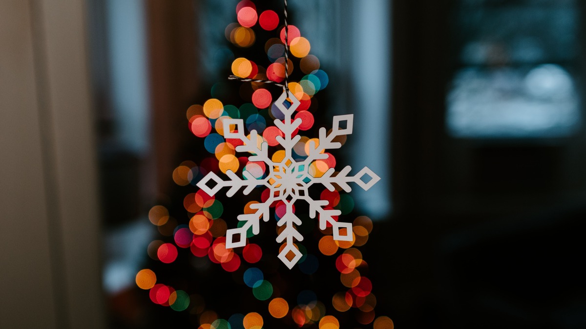 Holiday cash flow hacks: 10 ways to keep the money rolling