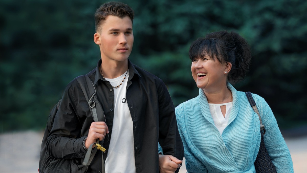 A guide to helping your teen start their own business 