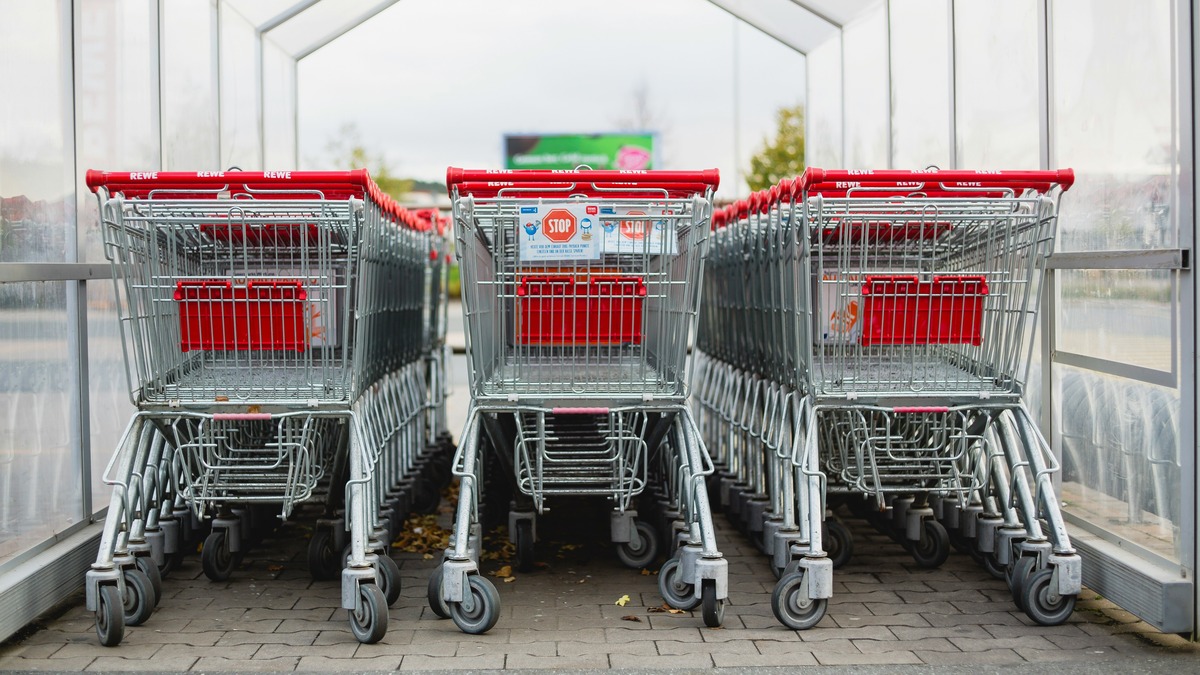 Non-essential retail stores bear brunt of weak consumer confidence