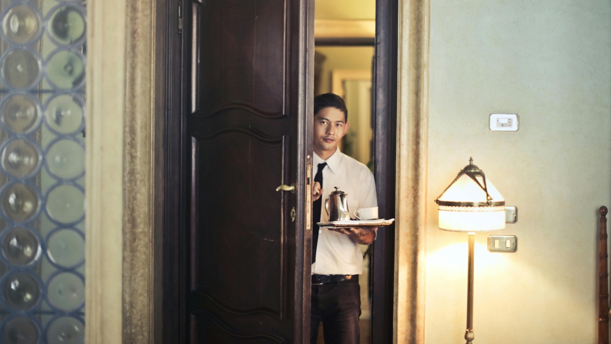 These jobs will pay you thousands just to start