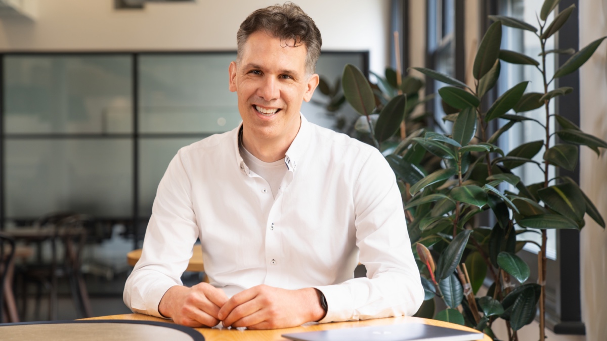 How Erik van Eekelen bootstrapped Icana.AI to its first clients as a solo founder