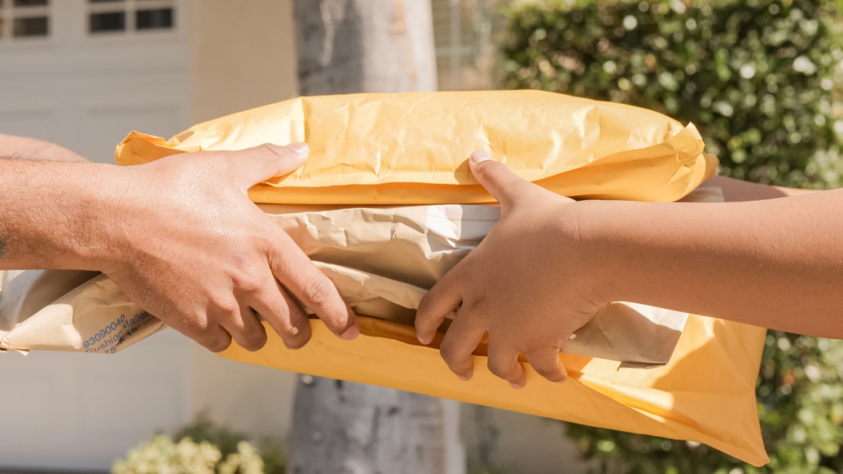 Small business groups push back on secret Australia Post closure plan